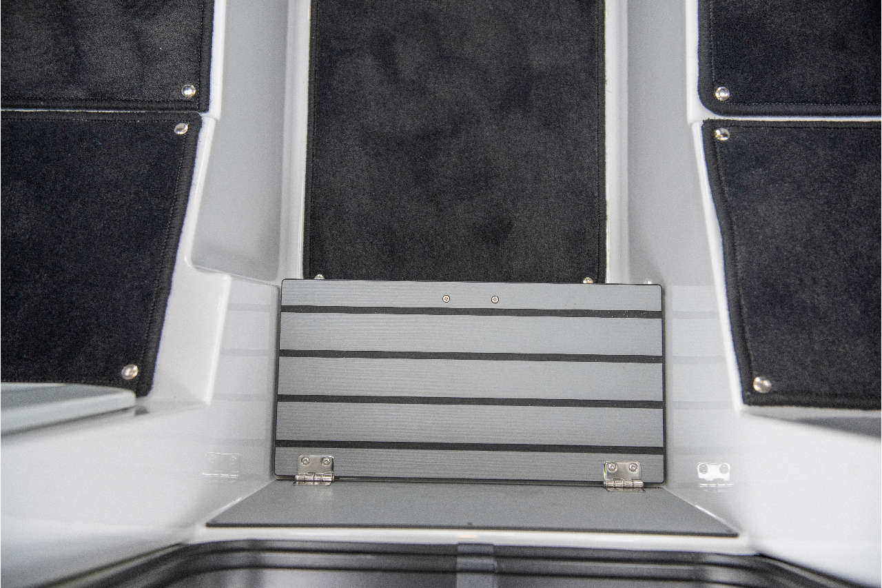 Falcon C7 Interior image 5