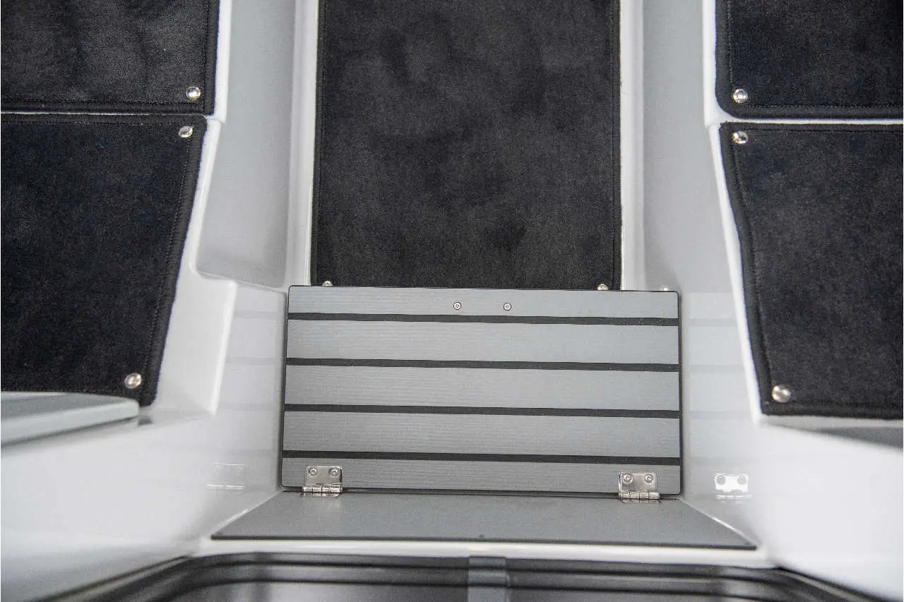 Falcon C7 Interior image 5