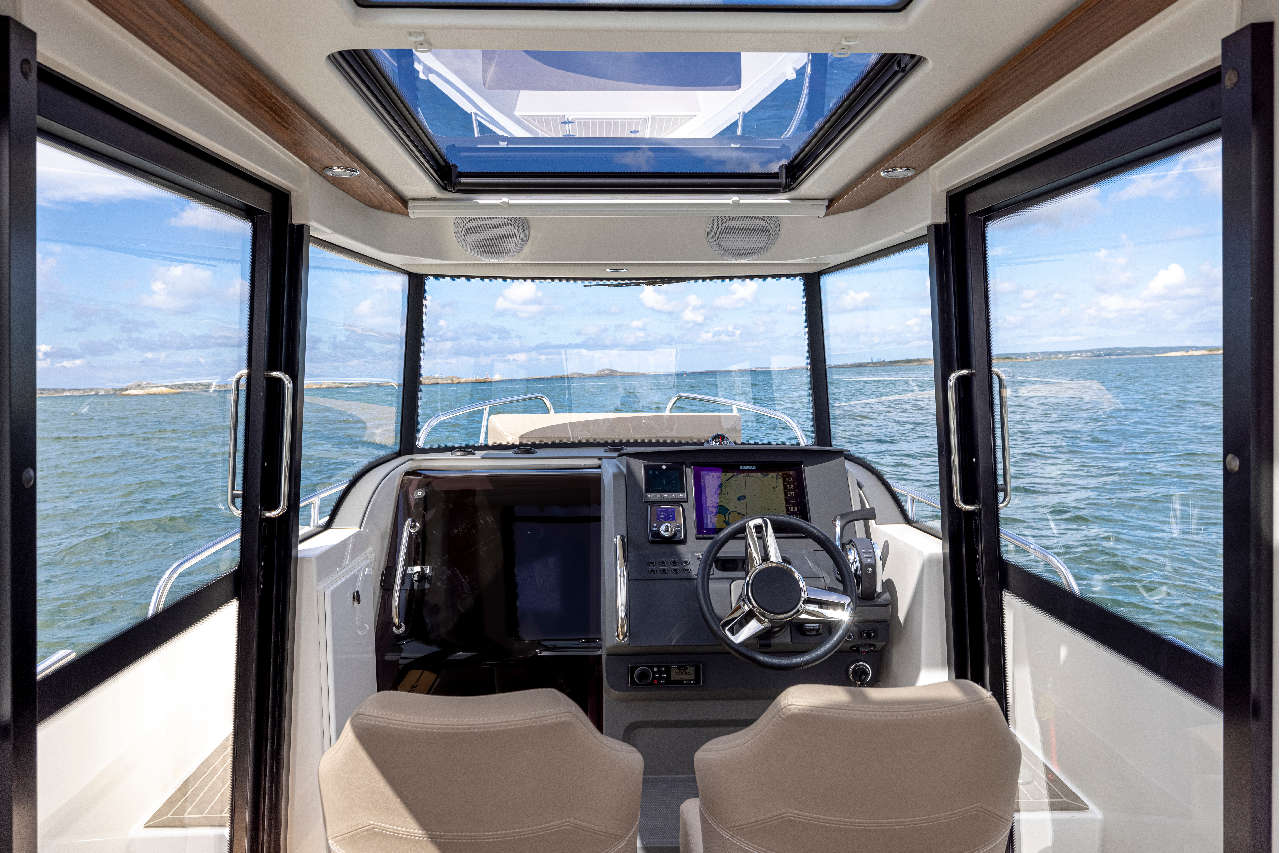 Nimbus Commuter 8 Interior image 6