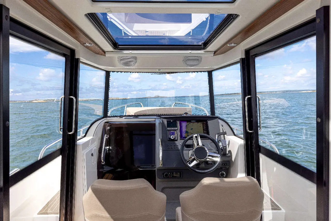 Nimbus Commuter 8 Interior image 6