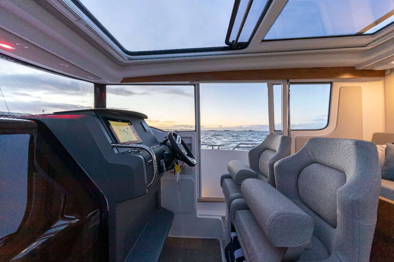 Nimbus Commuter 9 Interior image 3