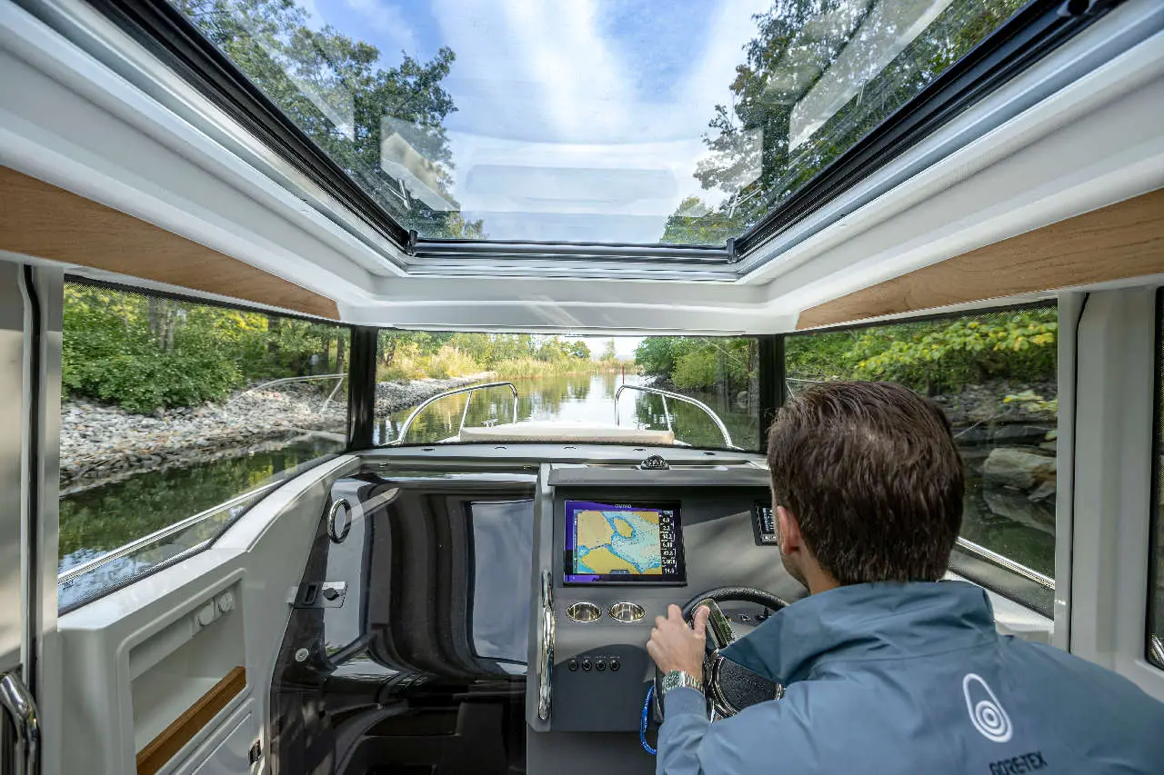Nimbus Commuter 9 Interior image 5