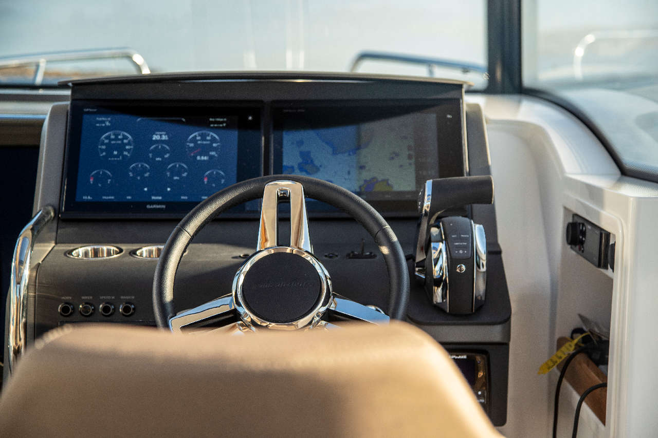 Nimbus Commuter 9 Interior image 6