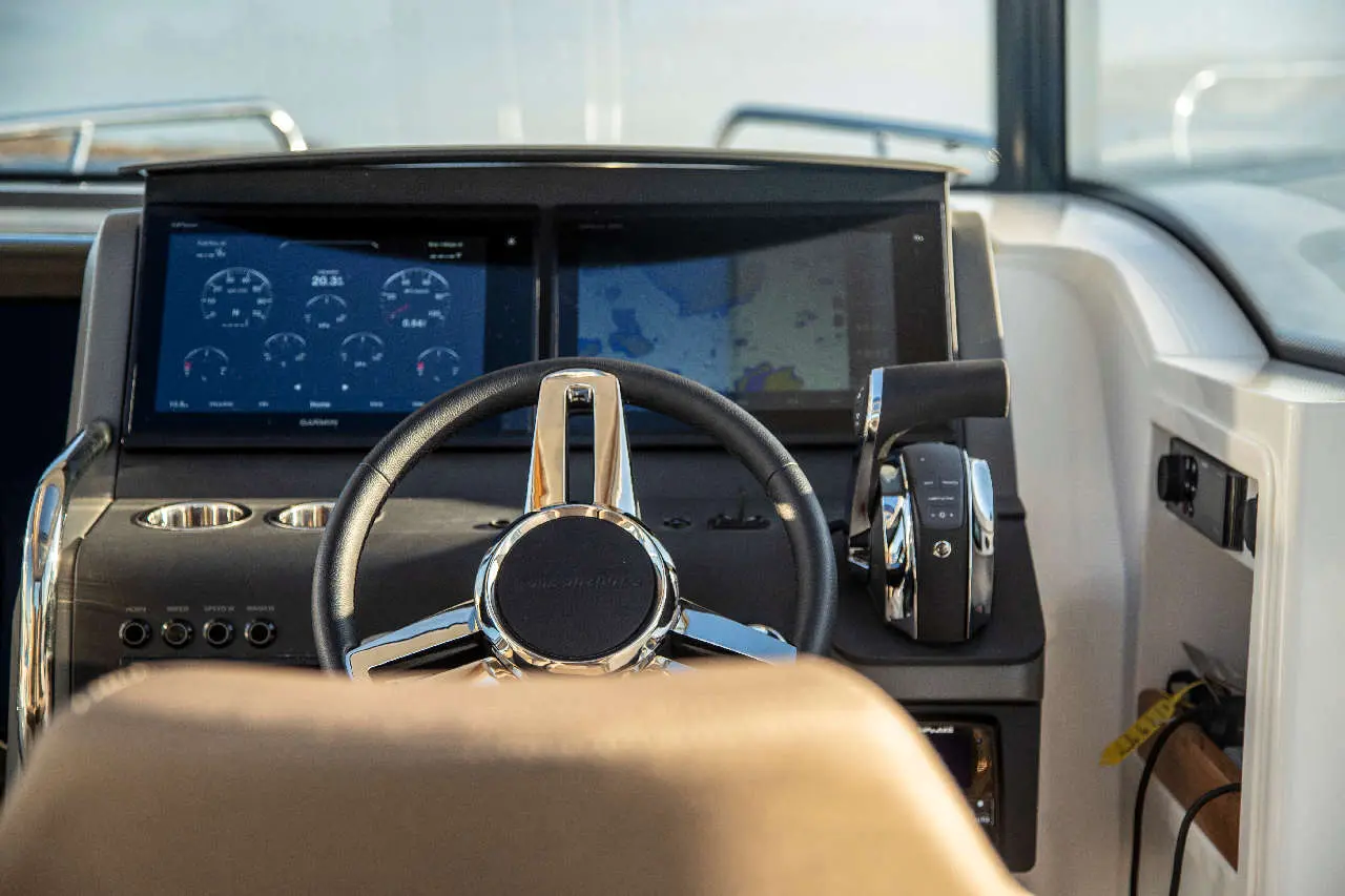 Nimbus Commuter 9 Interior image 6