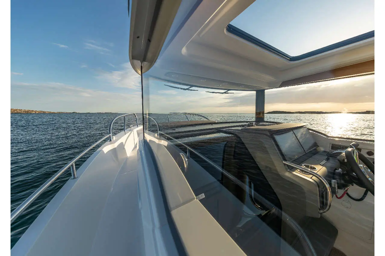 Nimbus Commuter 9 Interior image 11