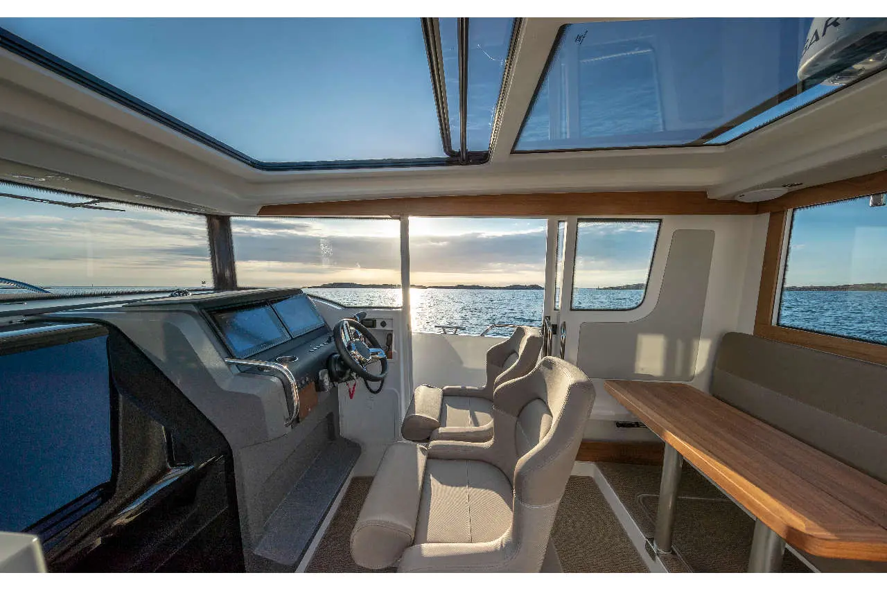 Nimbus Commuter 9 Interior image 12