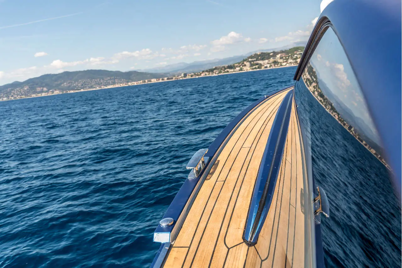 Fairline F//Line 33 Interior image 2