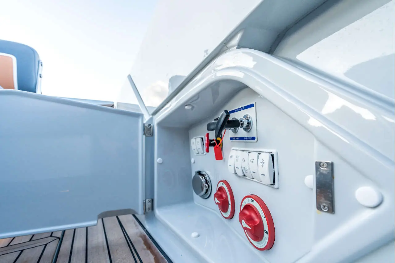 Fairline F//Line 33 Interior image 4