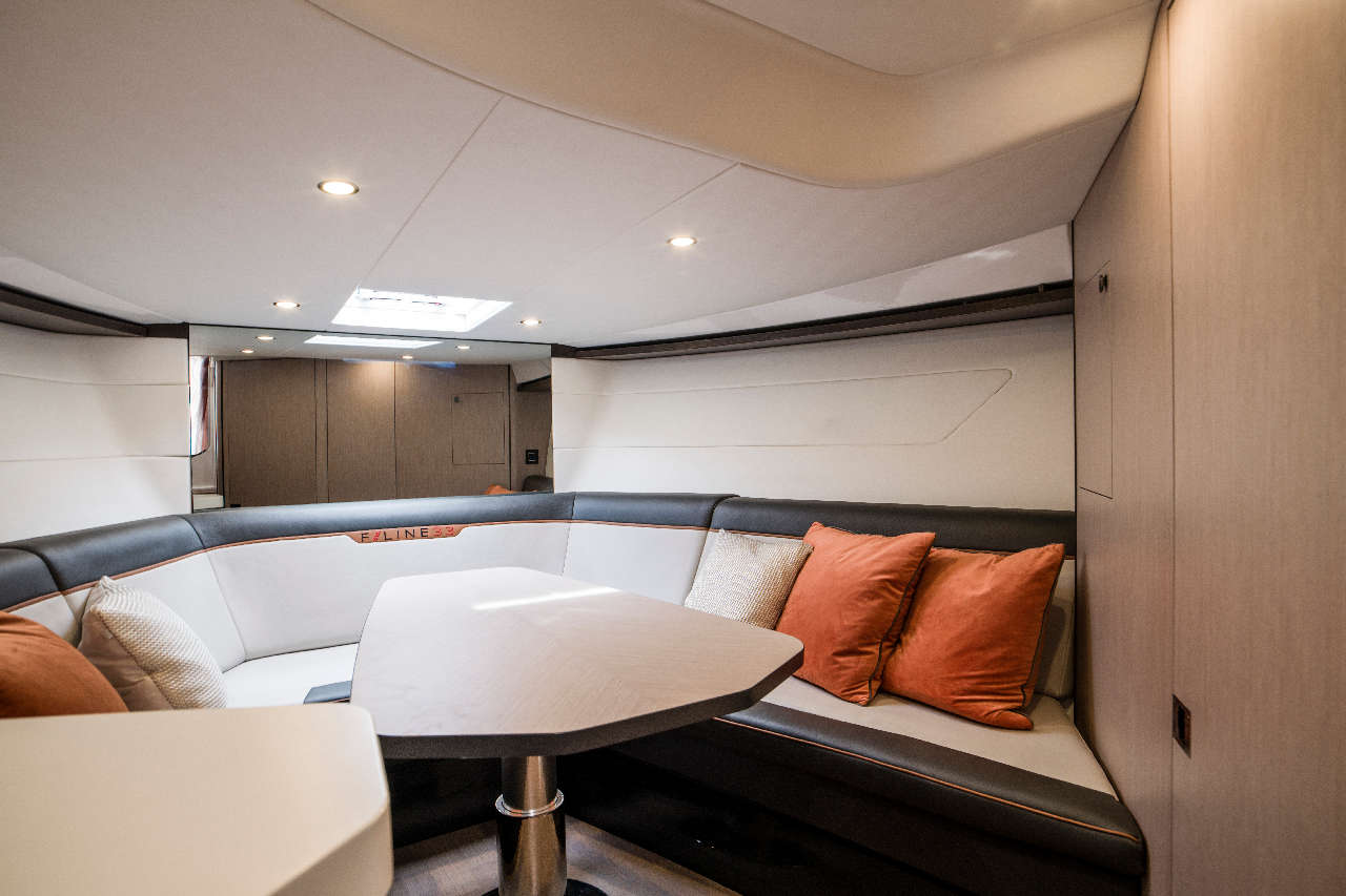 Fairline F//Line 33 Interior image 9