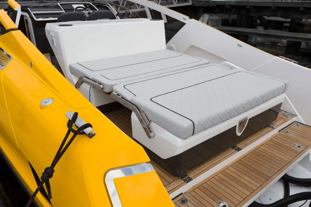 Fairline F//Line 33 Interior image 15