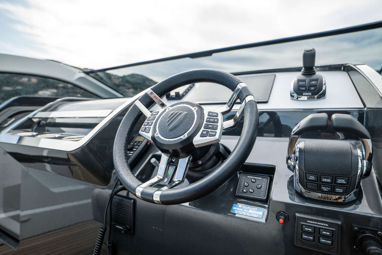 Fairline F//Line 33 Interior image 16