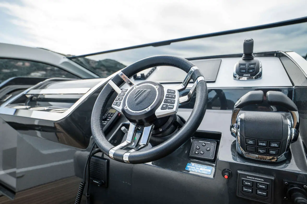 Fairline F//Line 33 Interior image 16