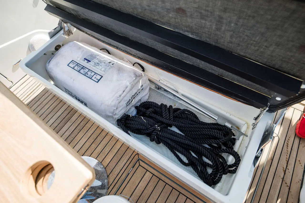 Fairline F//Line 33 Interior image 17
