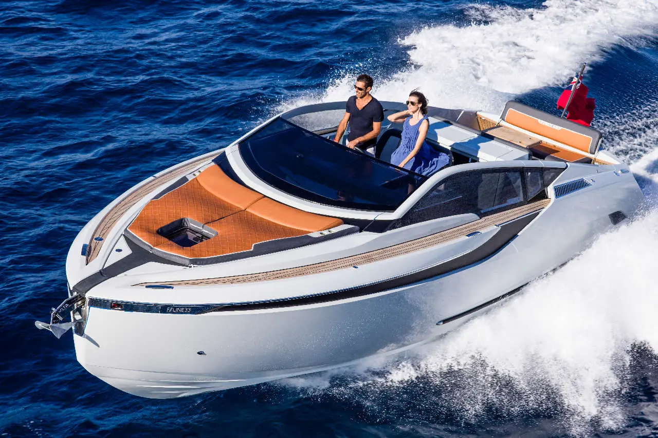 Fairline F//Line 33 Lifestyle image 1