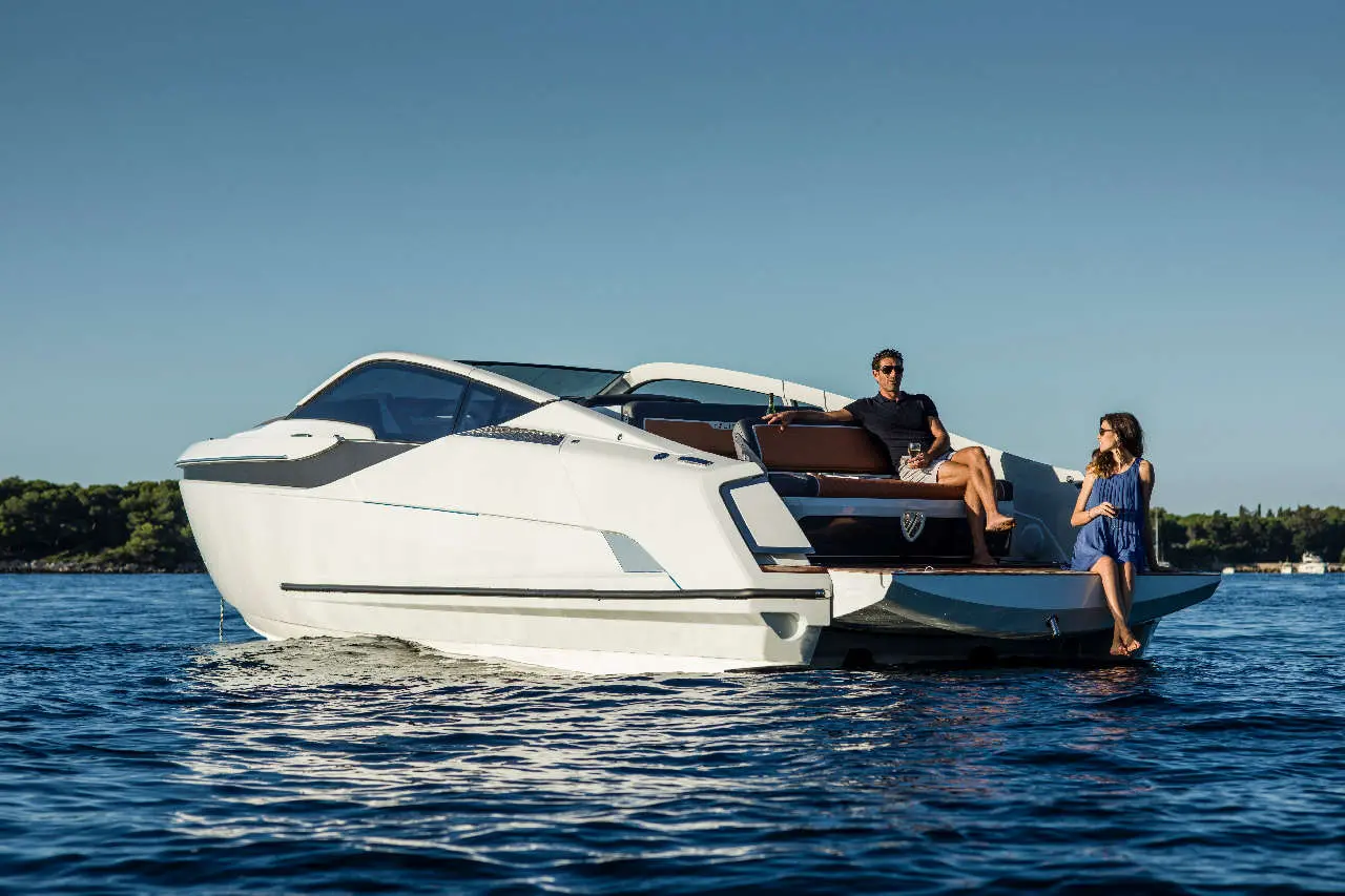 Fairline F//Line 33 Lifestyle image 5