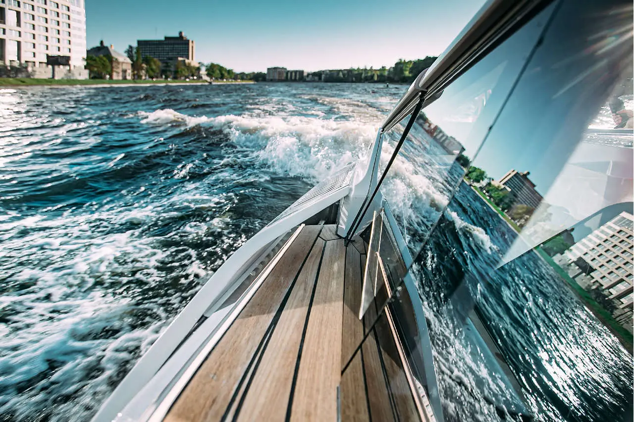 Fairline F//Line 33 Lifestyle image 6