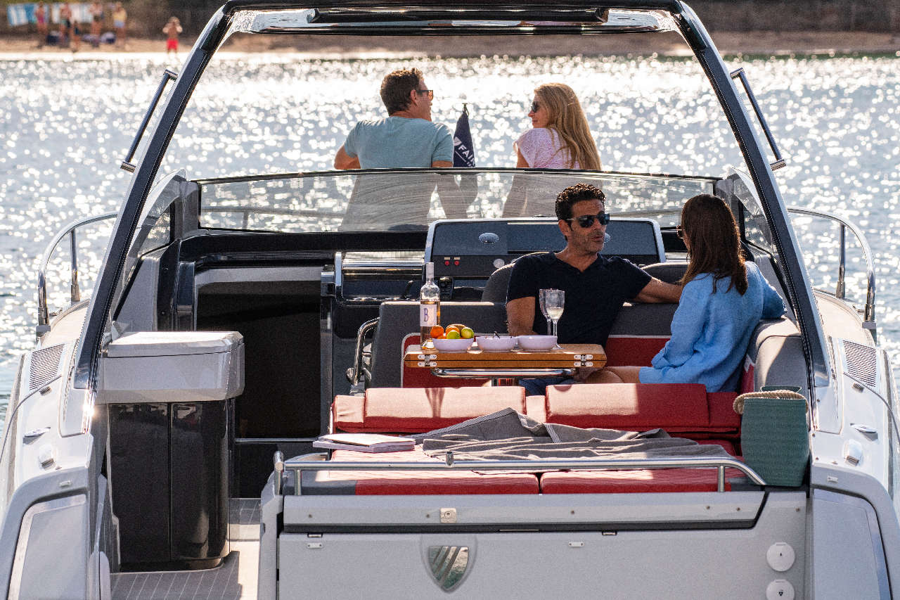 Fairline F//Line 33 Lifestyle image 8