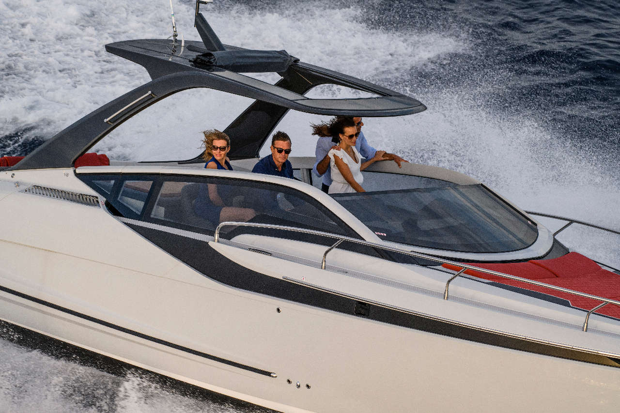 Fairline F//Line 33 Lifestyle image 11