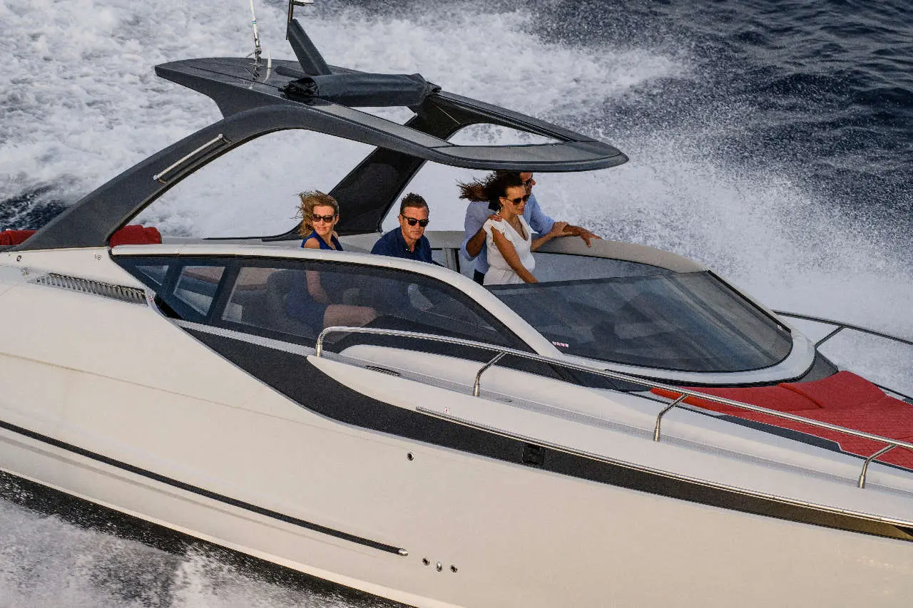 Fairline F//Line 33 Lifestyle image 11