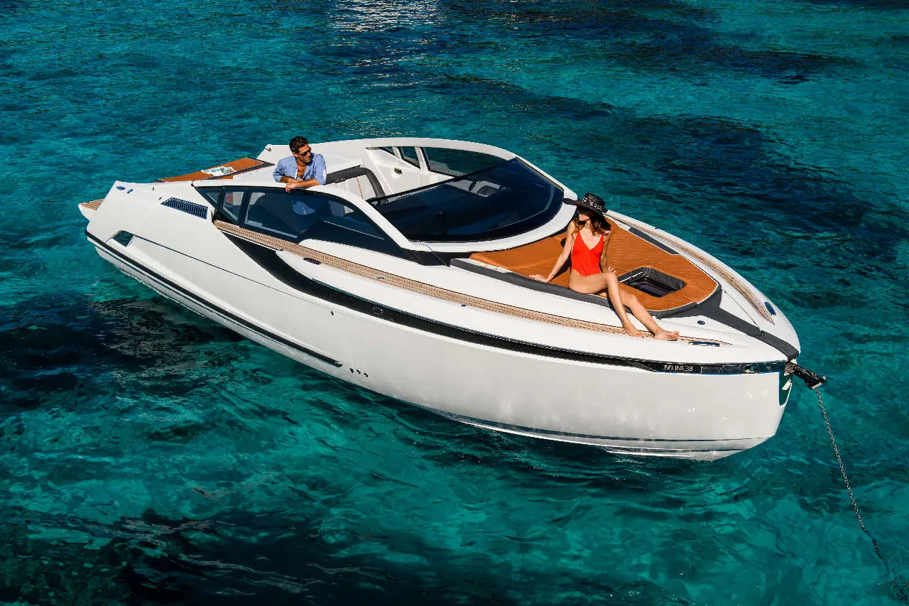 Fairline F//Line 33 Lifestyle image 12