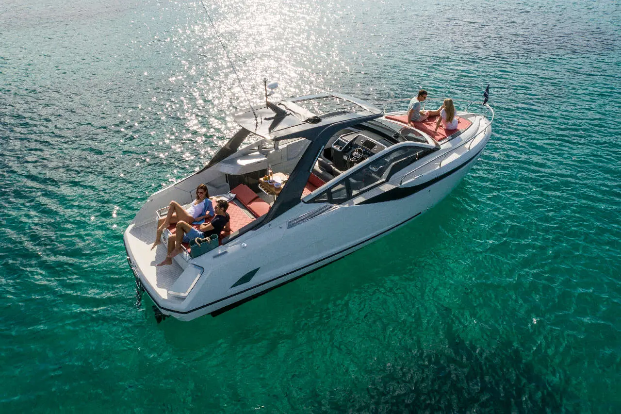 Fairline F//Line 33 Lifestyle image 14