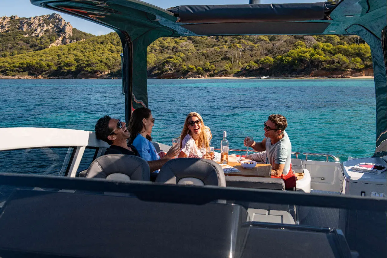 Fairline F//Line 33 Lifestyle image 22