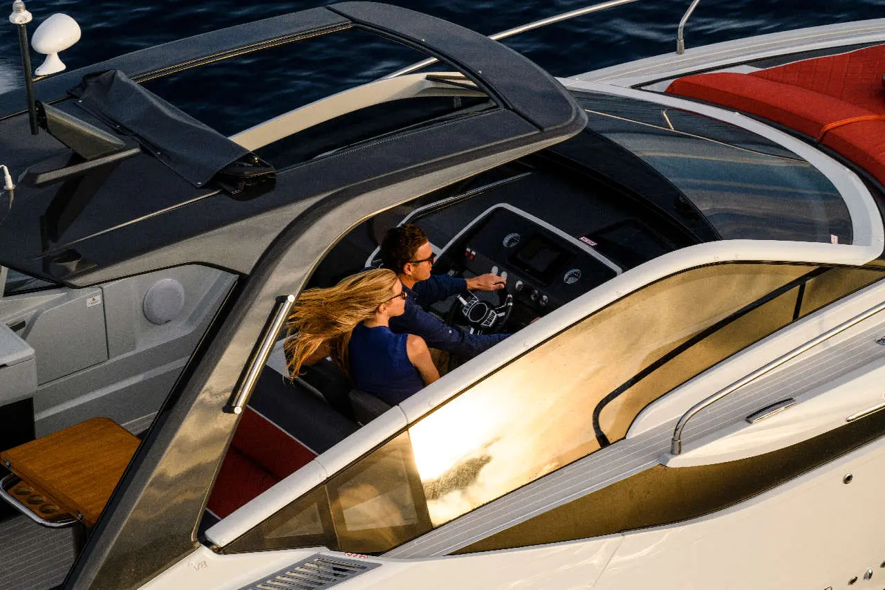 Fairline F//Line 33 Lifestyle image 27