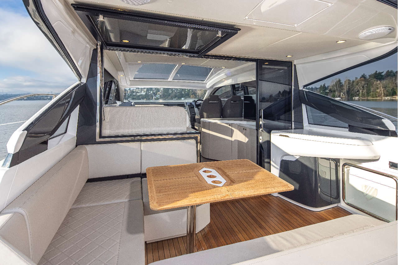 Fairline Targa 45 GT Interior image 3