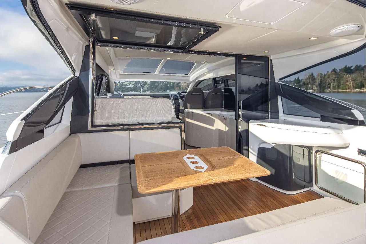 Fairline Targa 45 GT Interior image 3