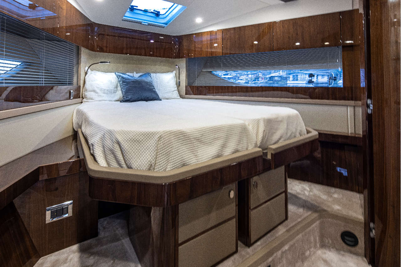 Fairline Targa 45 GT Interior image 10