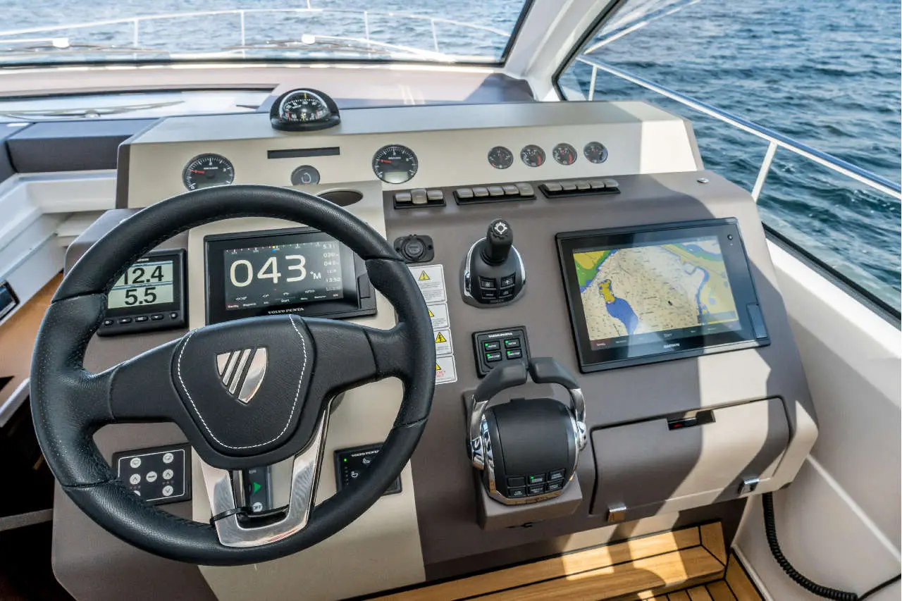 Fairline Targa 50 Open Interior image 7