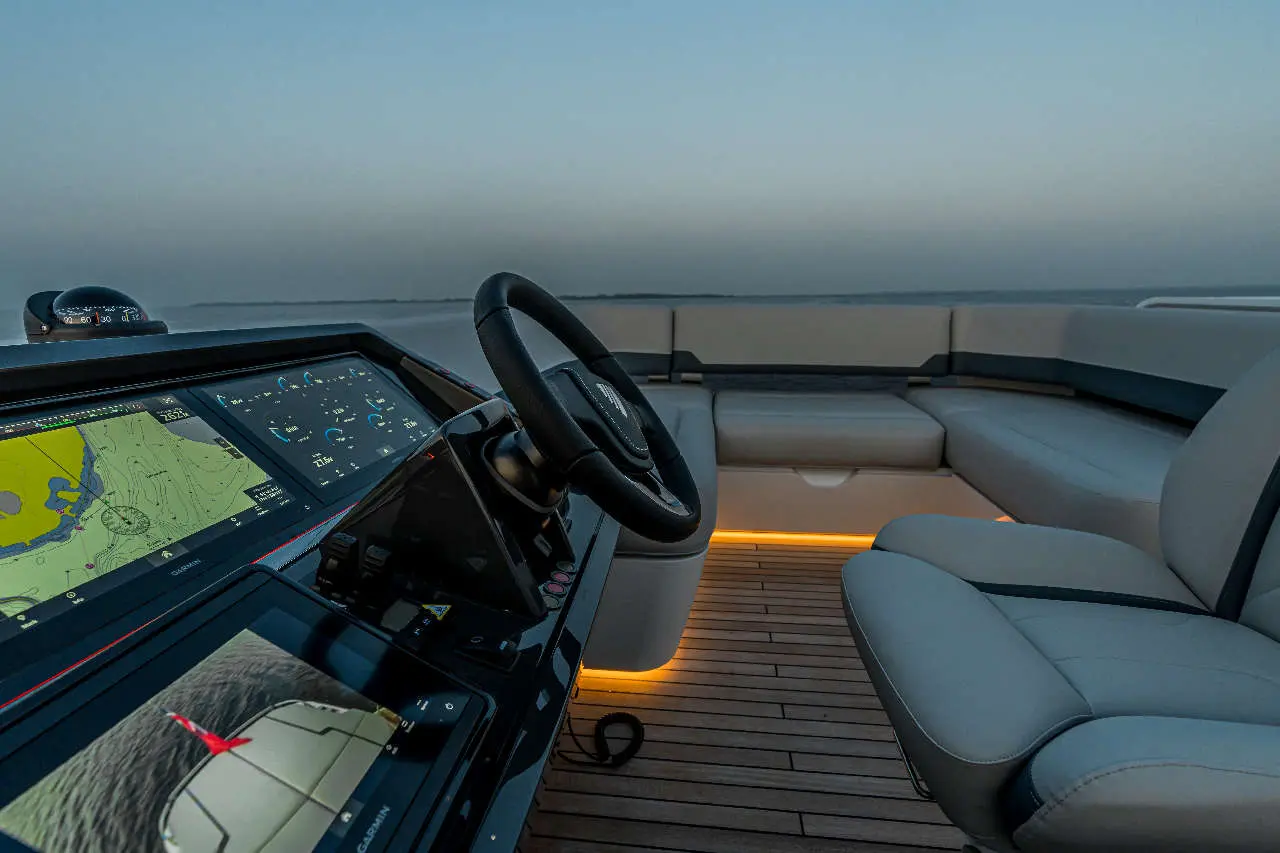 Fairline Phantom 65 Open External image 16