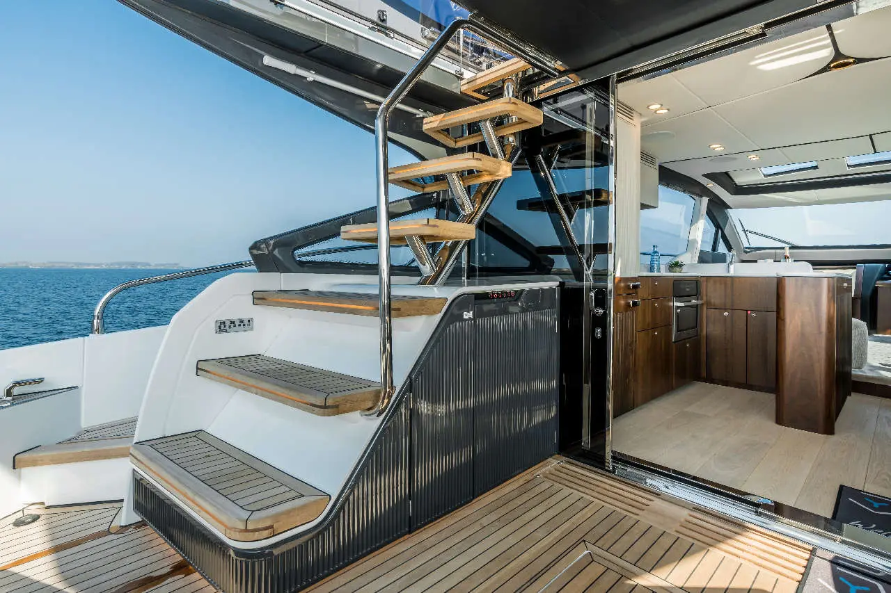 Fairline Phantom 65 Interior image 1
