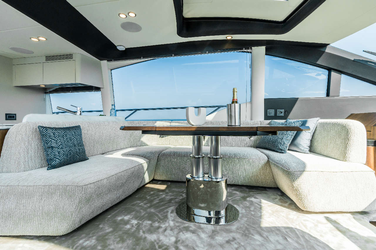 Fairline Phantom 65 Interior image 4