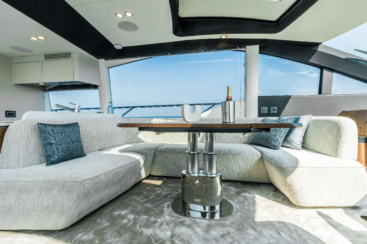 Fairline Phantom 65 Interior image 4