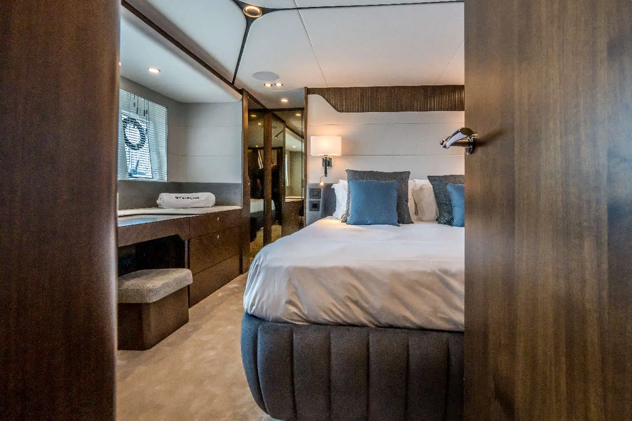 Fairline Phantom 65 Interior image 18