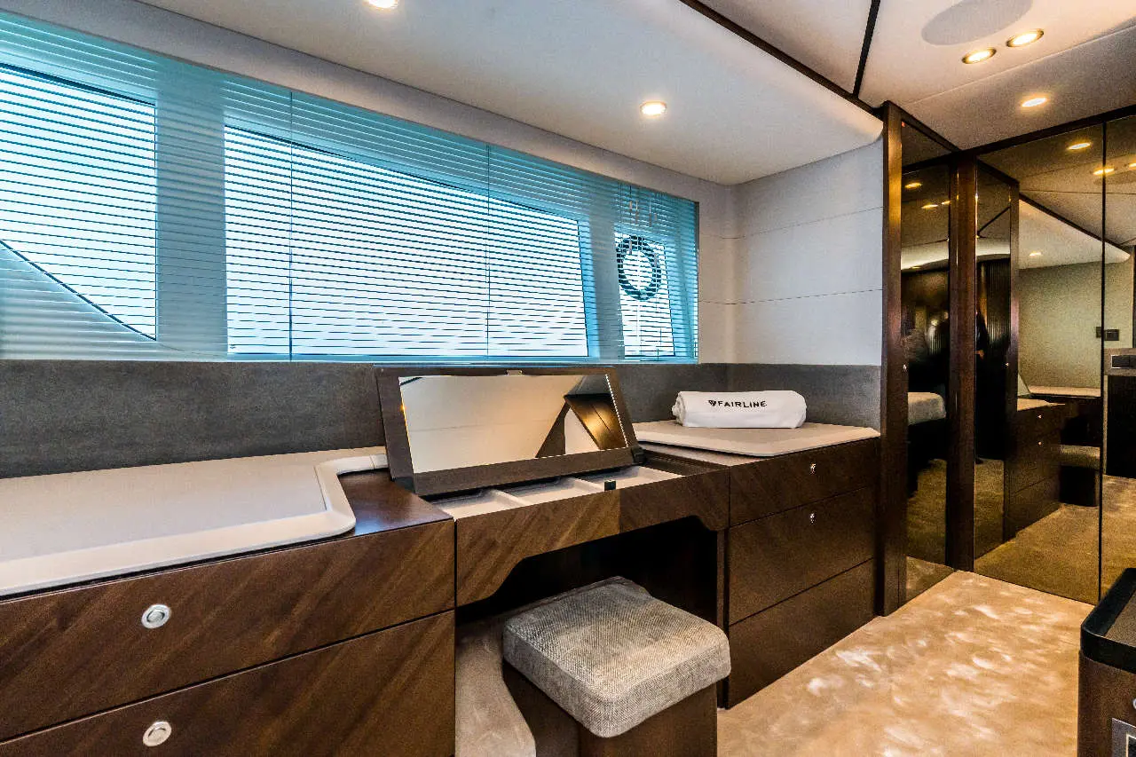 Fairline Phantom 65 Interior image 20