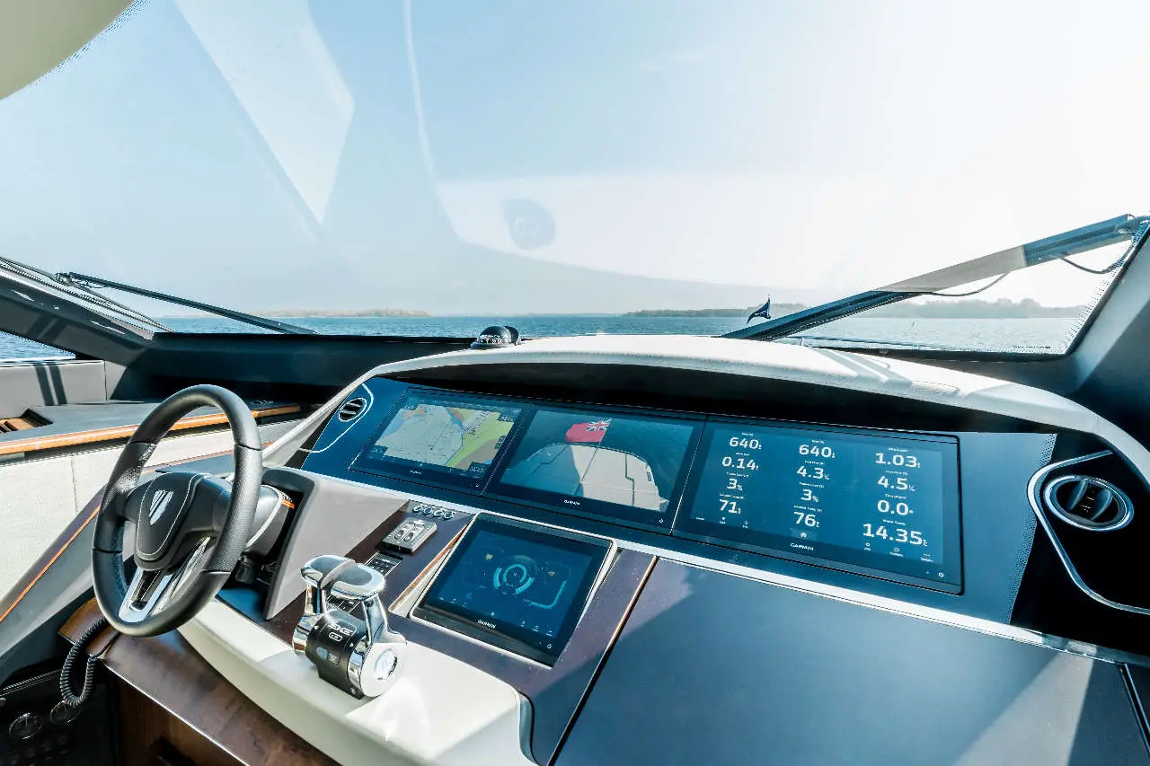 Fairline Phantom 65 Interior image 27