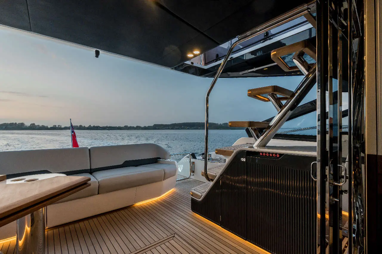Fairline Phantom 65 Interior image 28