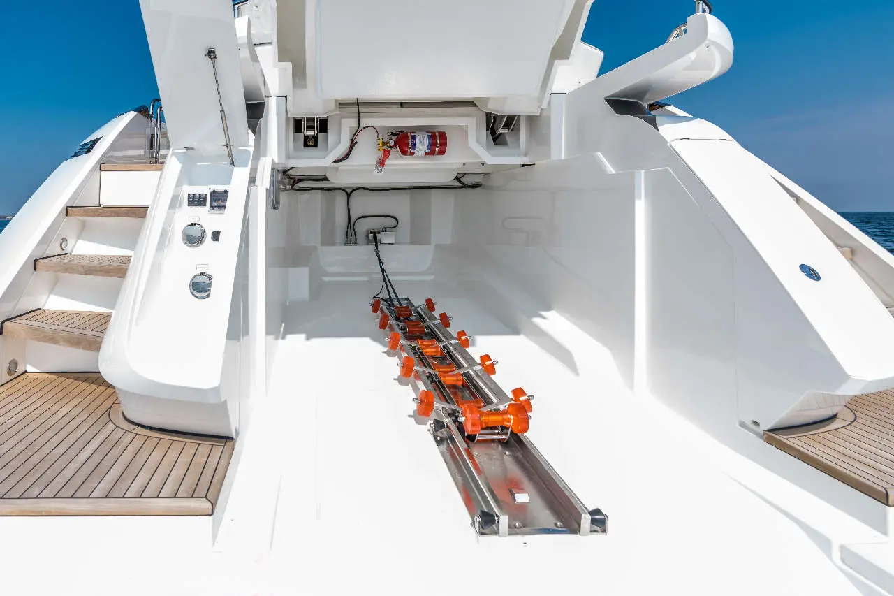 Fairline Phantom 65 Lifestyle image 8