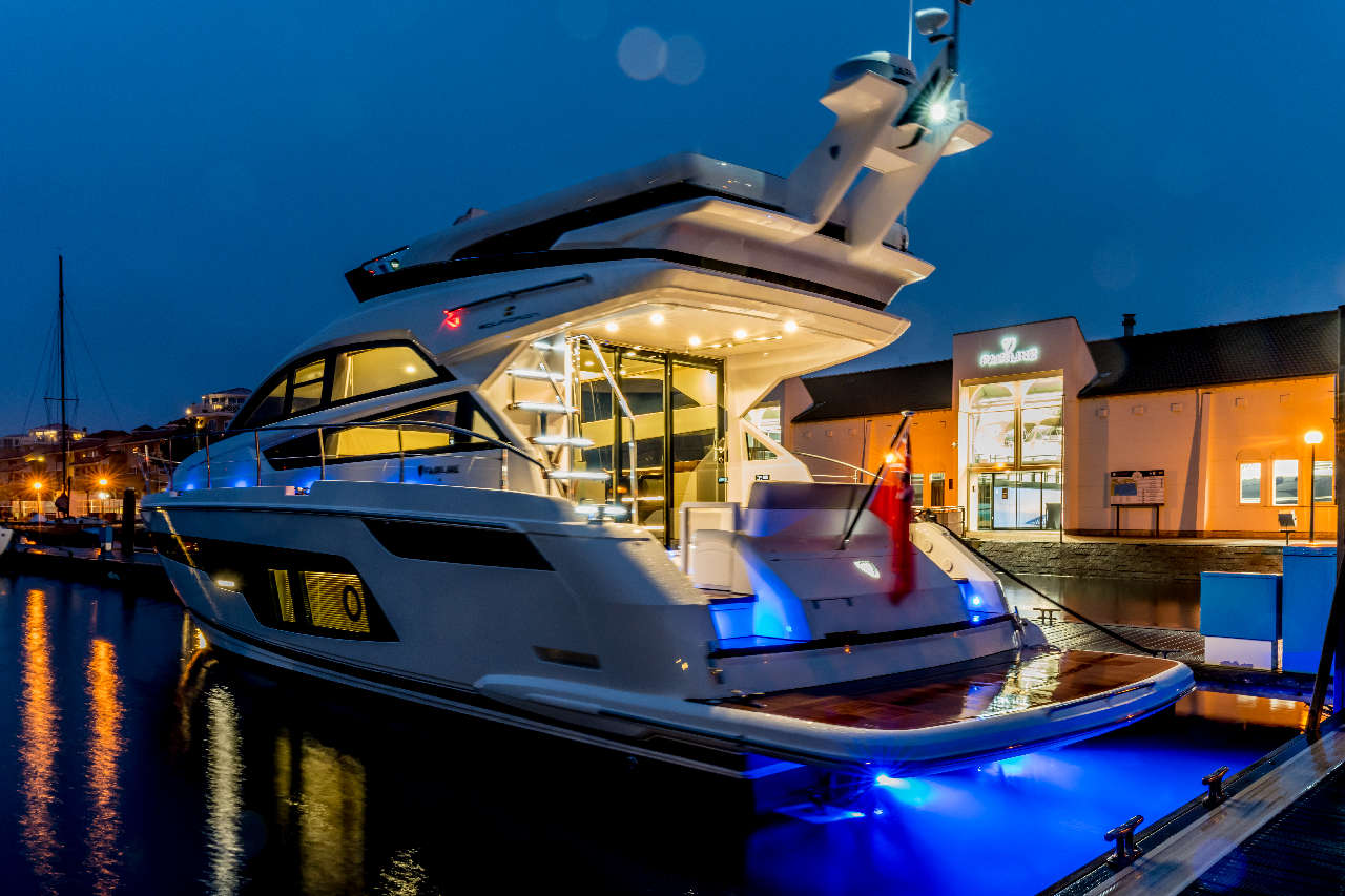 Fairline Squadron 50 External image 1