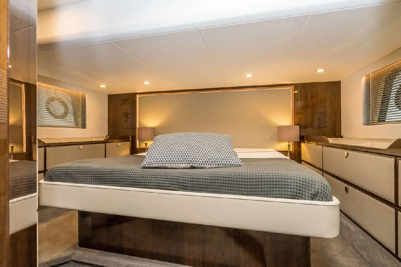 Fairline Squadron 50 Interior image 1