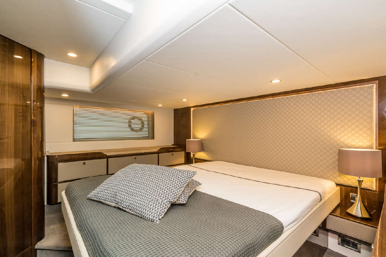 Fairline Squadron 50 Interior image 2