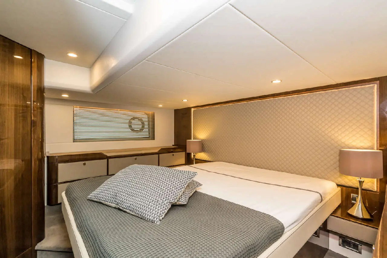 Fairline Squadron 50 Interior image 2