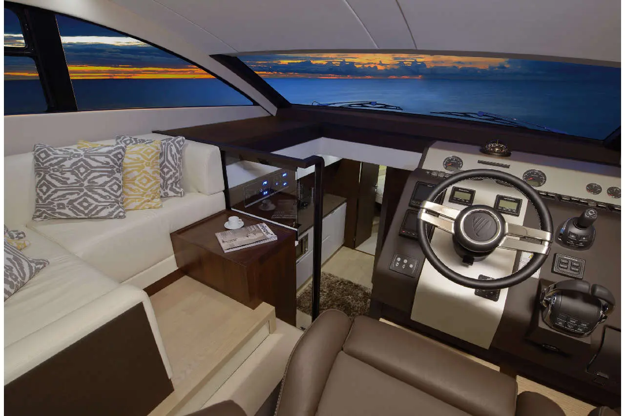Fairline Squadron 50 Interior image 10