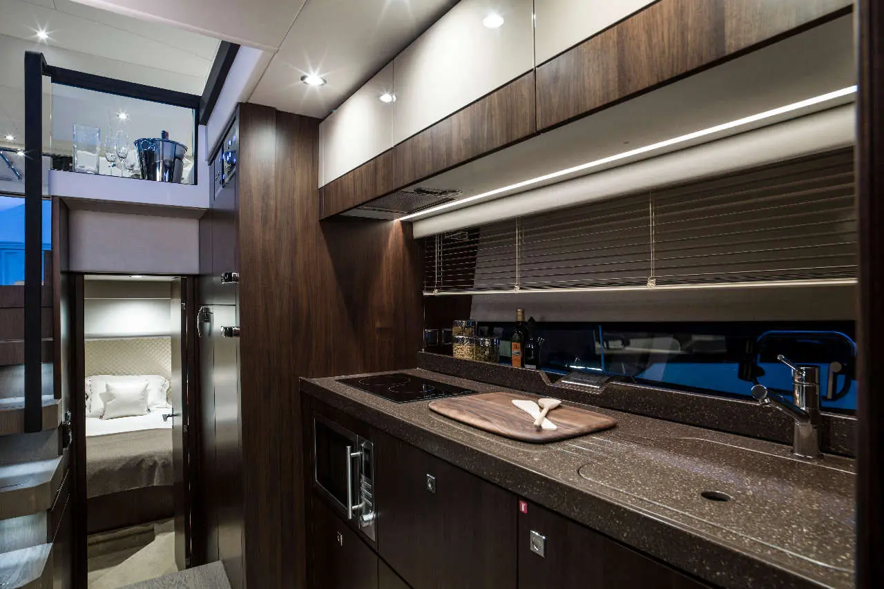 Fairline Squadron 50 Interior image 15