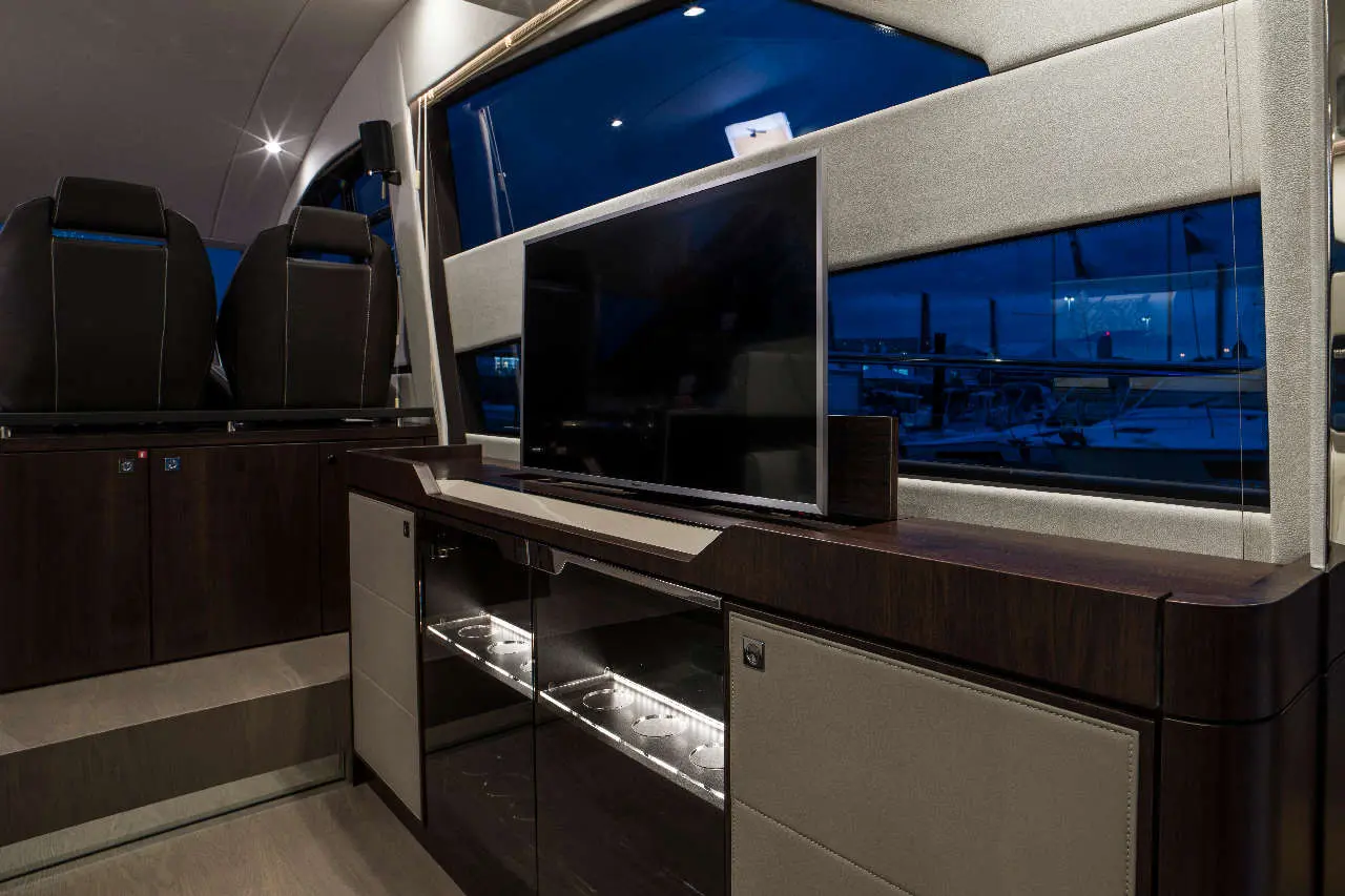Fairline Squadron 50 Interior image 16