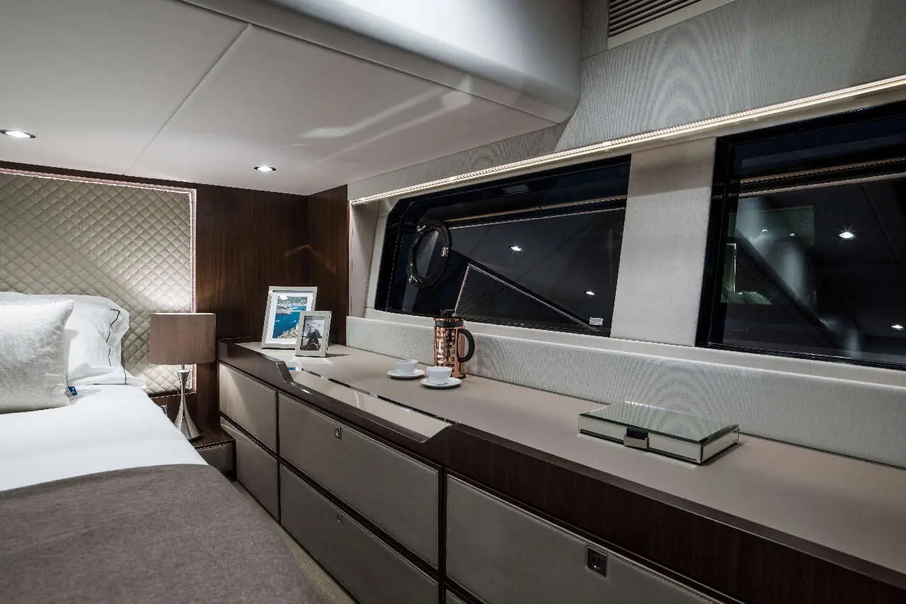 Fairline Squadron 50 Interior image 17