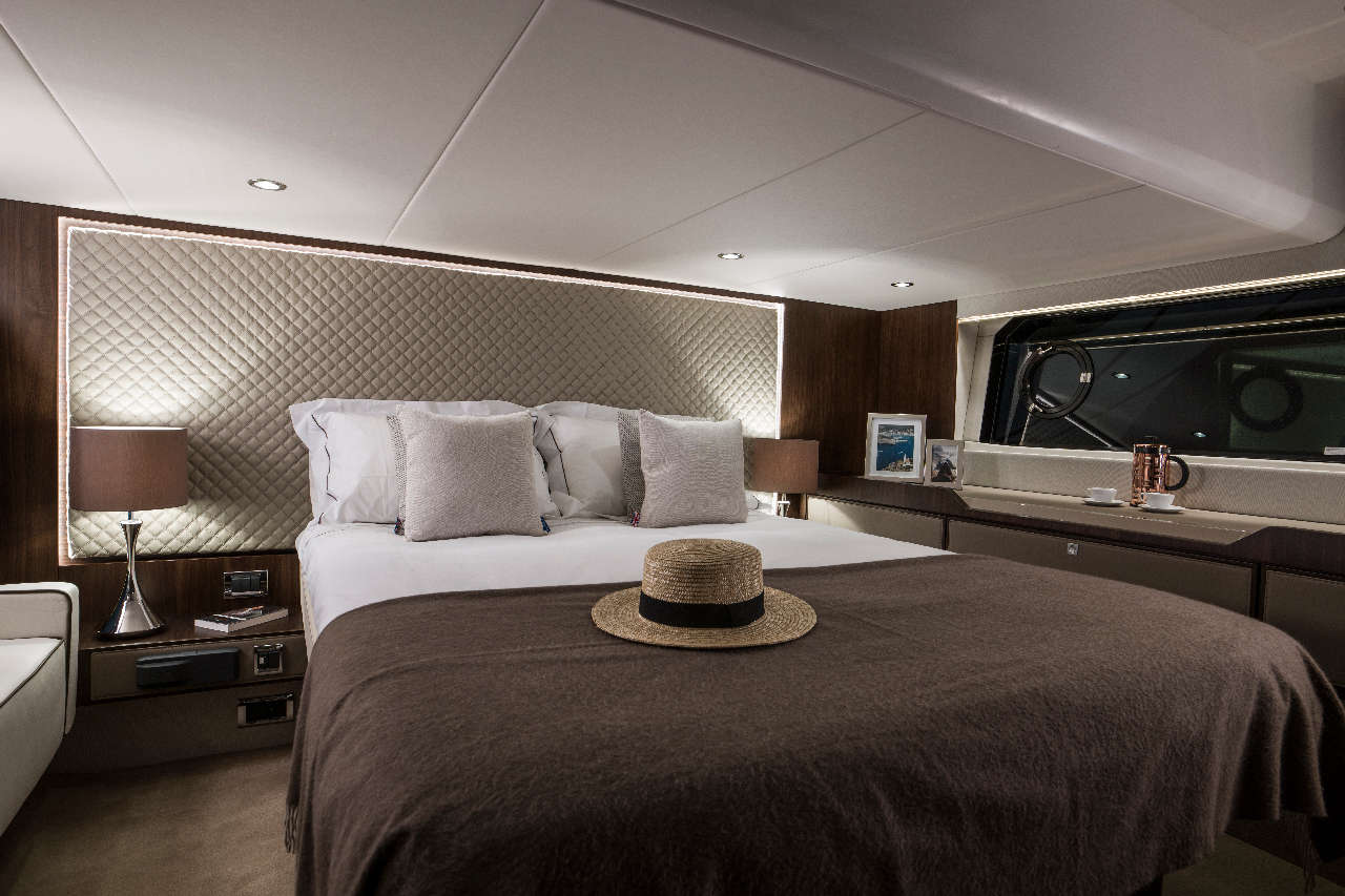 Fairline Squadron 50 Interior image 18