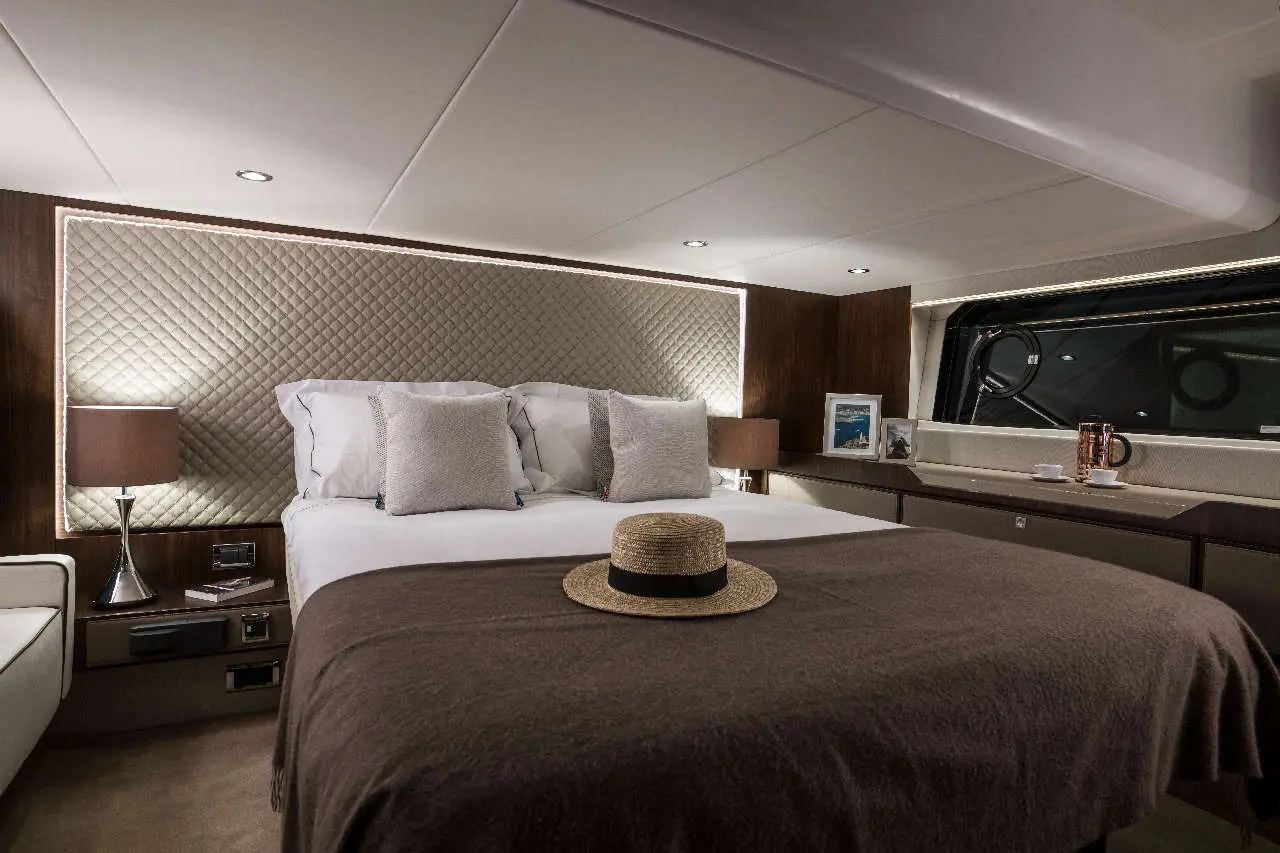 Fairline Squadron 50 Interior image 18